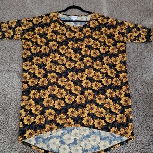 Medium LuLaRoe floral Irma